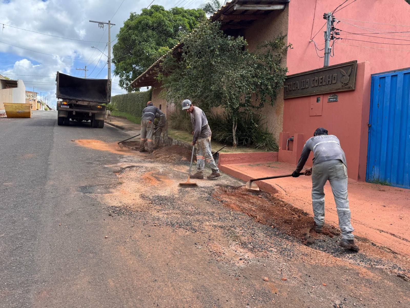 Prefeitura de Indianópolis realiza ampla recuperação asfáltica em diversos pontos da cidade