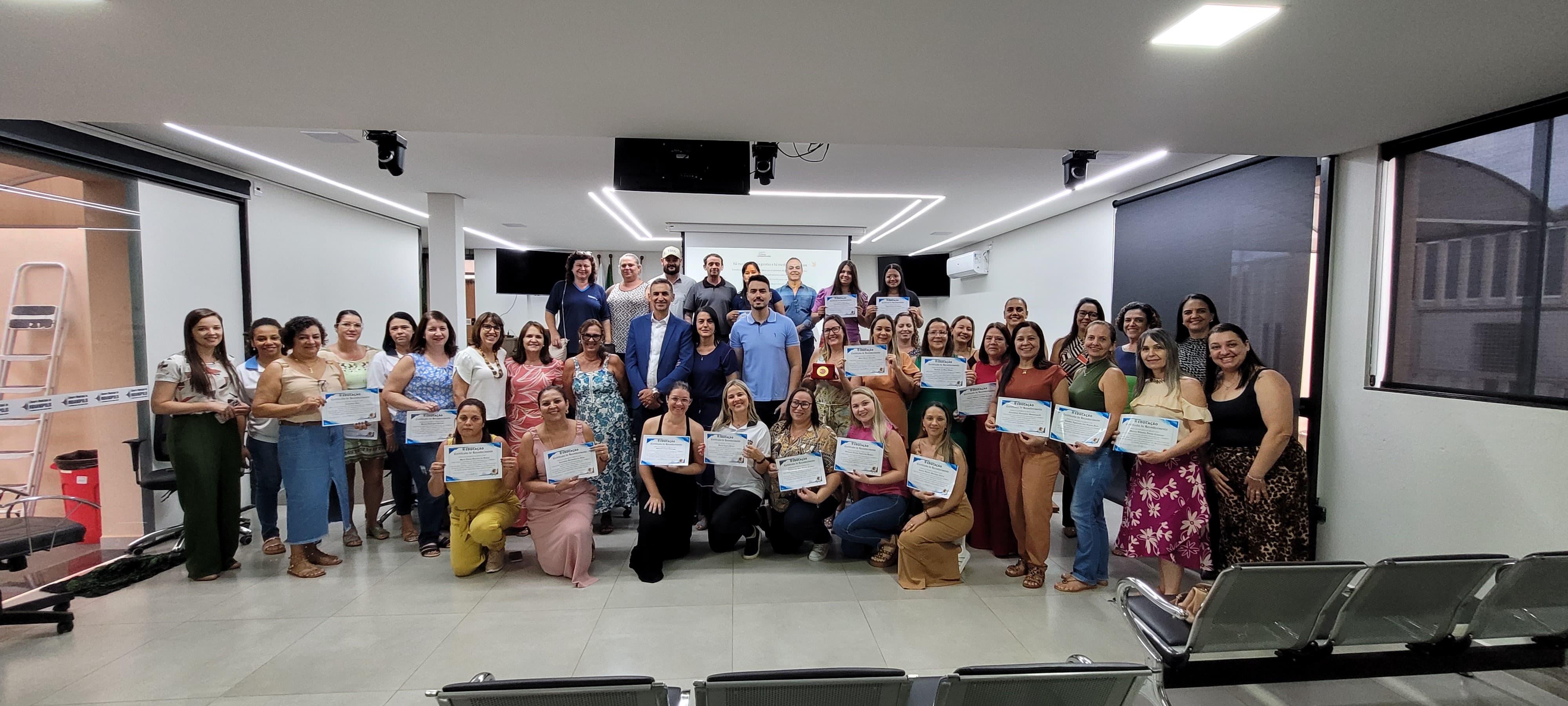 Educação Municipal de Indianópolis recebe reconhecimento nacional com o Selo Ouro de Alfabetização