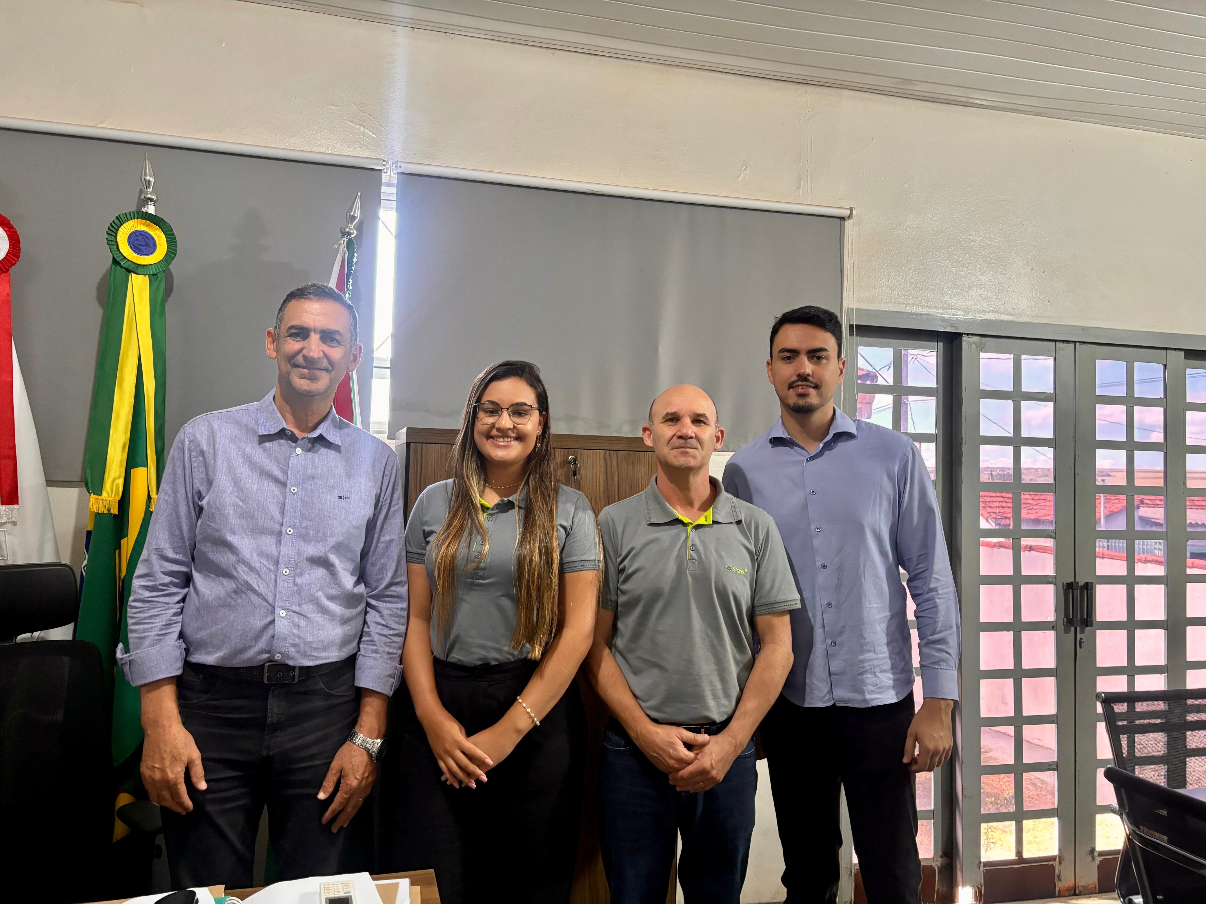 Prefeitura recebe representantes do Sicredi para tratar da instalação de nova unidade em Indianópolis