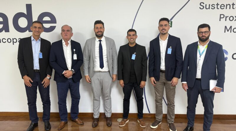 Prefeitura de Indianópolis busca reforço no abastecimento de água em reunião com a Copasa