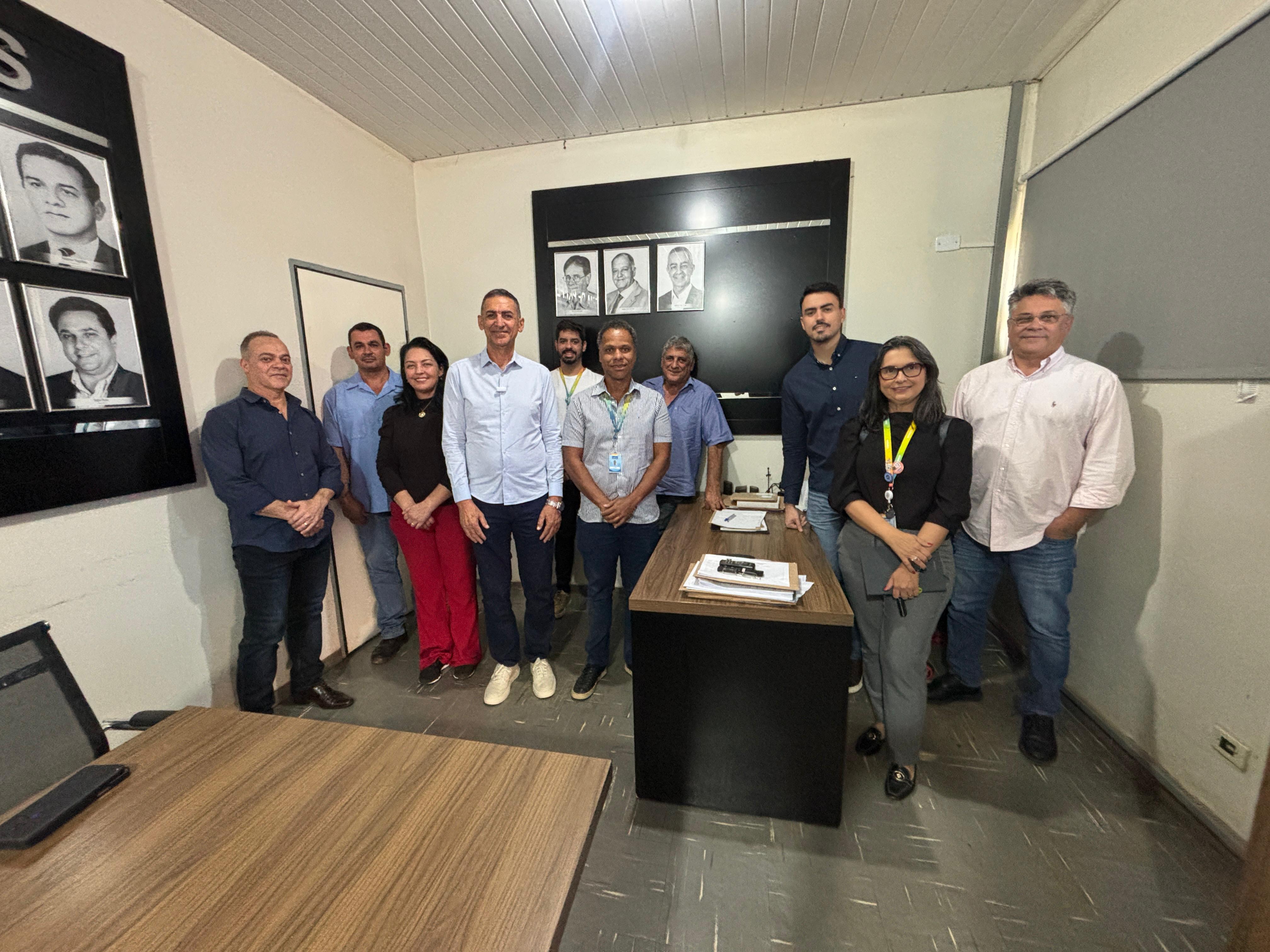 Prefeitura de Indianópolis recebe diretoria regional da Copasa para discutir melhorias no abastecimento de água
