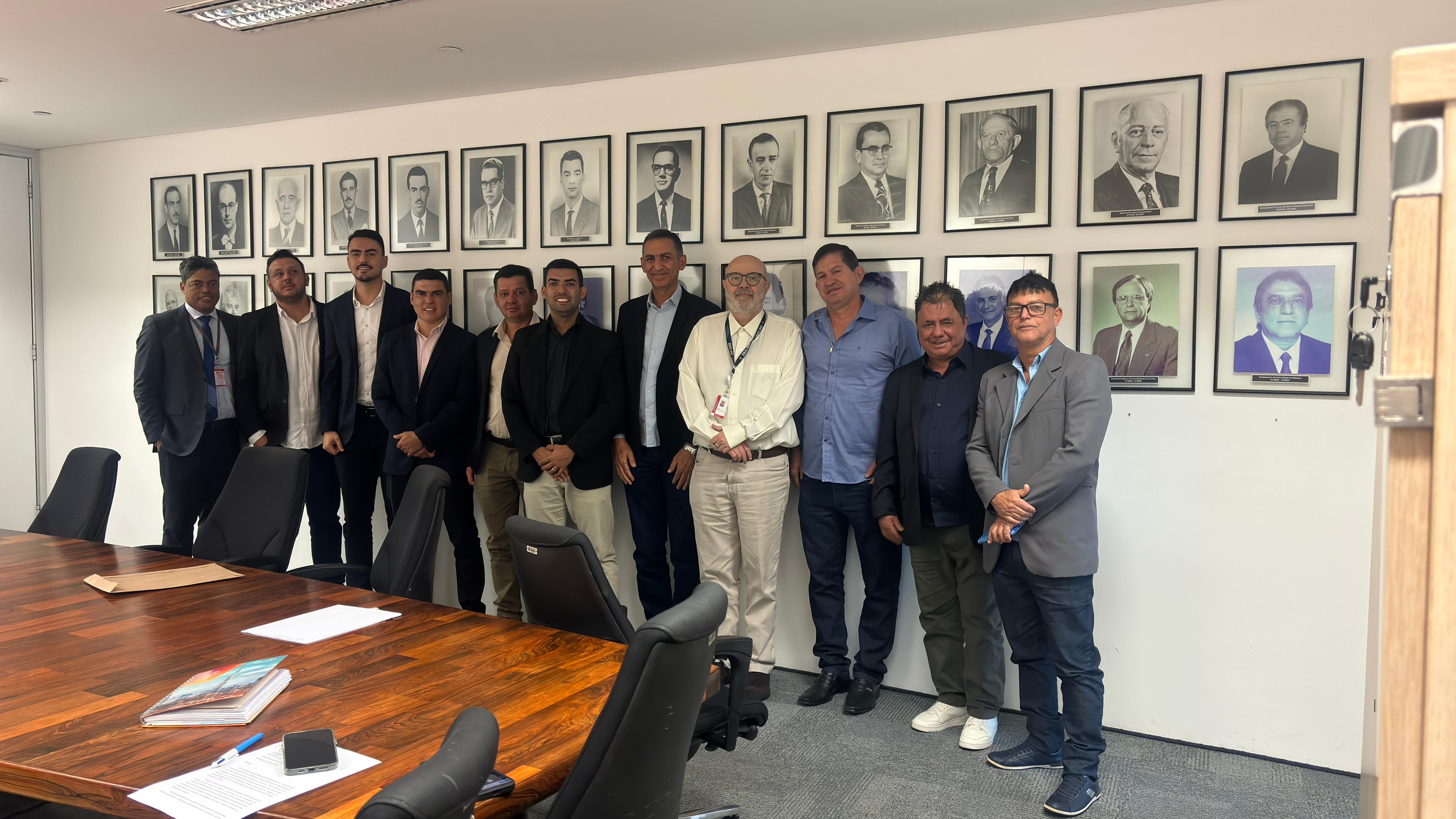 Prefeitura de Indianópolis busca soluções para transporte intermunicipal em reunião no DER-MG