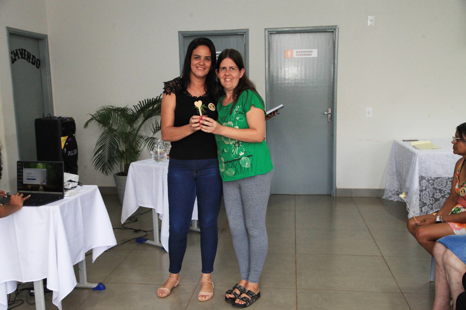 f083b196-9d53-4074-9488-723a9d70aa66