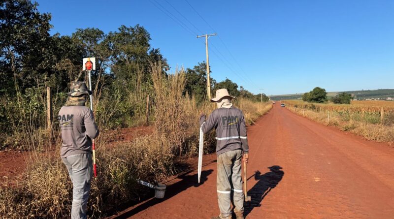 Prefeitura de Indianópolis acompanha etapa preparatória para pavimentação de estrada rural no sentido do Monjolinho