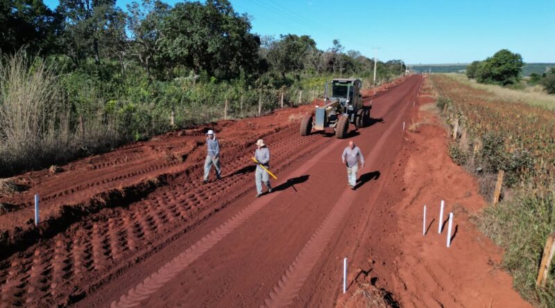 Pavimentação da Estrada do Monjolinho avança com execução de nova etapa