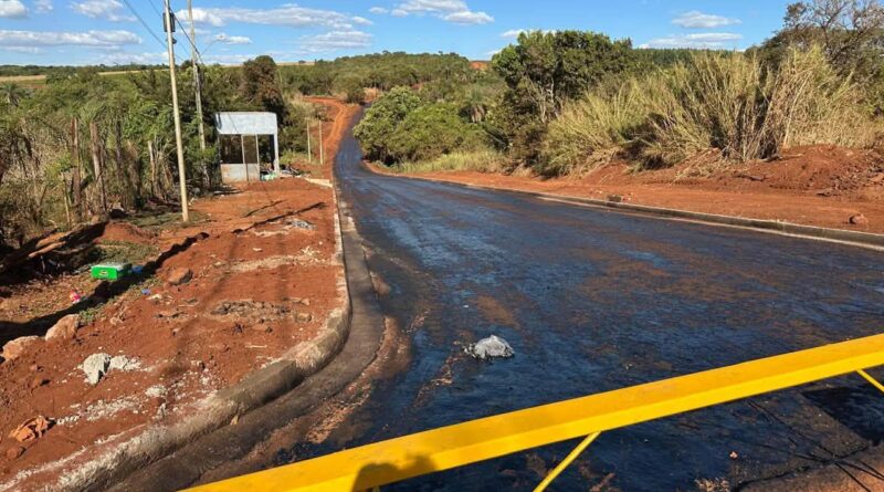 Pavimentação da Rua João Butica avança com preparação para aplicação do asfalto