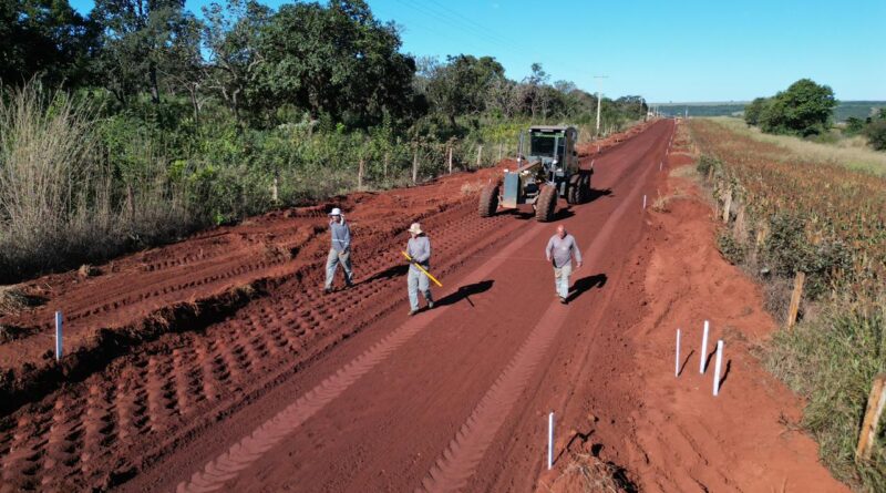 Prefeitura de Indianópolis inicia obras de pavimentação da Estrada do Monjolinho