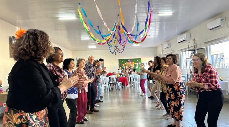 Programação com temática julina promove integração e fortalecimento de vínculos entre pessoas idosas em Indianópolis