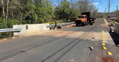 Obras na Ponte Ariovaldo Batista de Almeida e no acesso à balsa seguem avançando