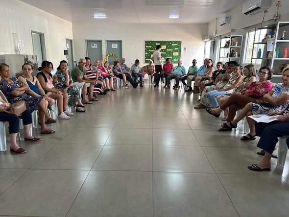 ATIVIDADE DO SCFV PROMOVE CONVIVÊNCIA E TROCA DE EXPERIÊNCIAS